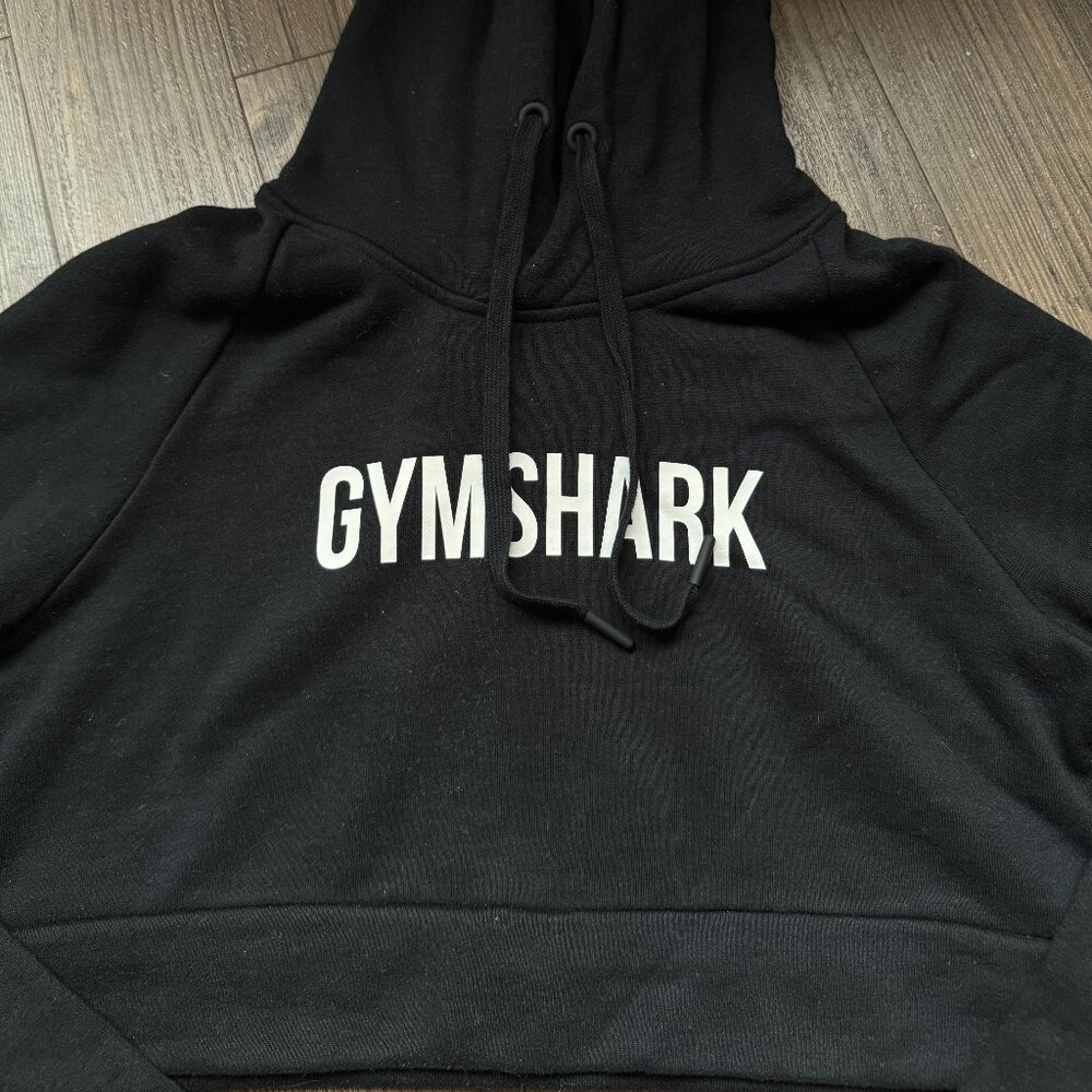 GYMSHARK LOGO BLACK WHITE CROPPED WORKOUT HOODIE - SMALL